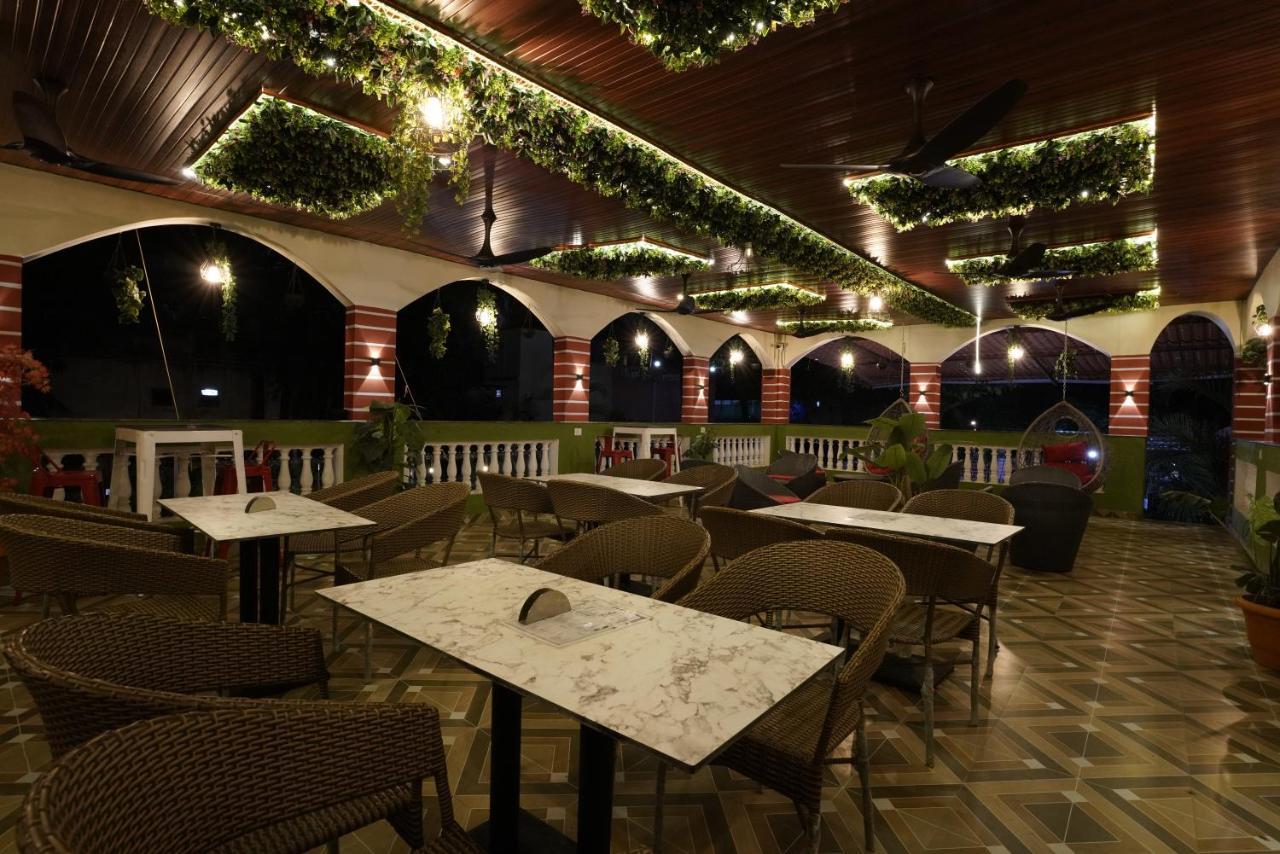 Palm Springs Beach Resort - Gorai Bombay Exterior foto
